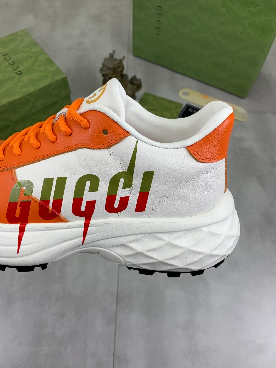 Men's shoes 💰P500💰[New style] 🆘 Dad's shoes [GUCCI] Gucci's new men's shoes are the first to be launched, and the materials and workmanship are superior to all versions on the market. The highest quality imported original top calfskin upper with trendy printed patterns ➕, the inner material is made of full-grain pigskin lining, privately molded soft TPU rubber comfortable outsole, and high foot comfort. Actual shooting, imported special materials highlight the unique charm of the brand 2️⃣colors available Size number; 38-44